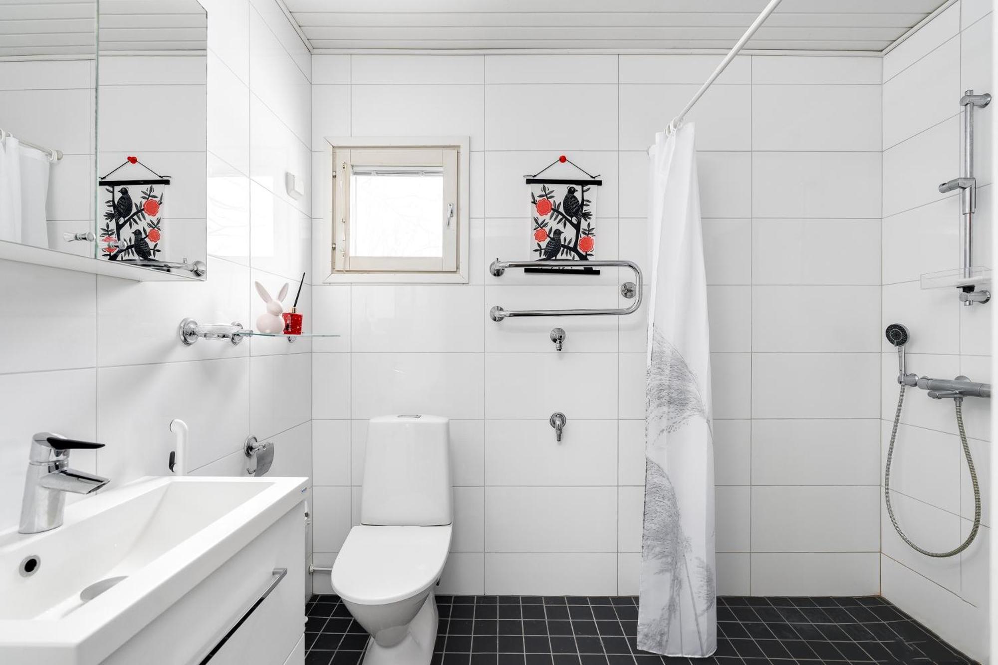 Private Rooms Near Metro, Free Parking,Direct Bus From Airport Helsinki Zewnętrze zdjęcie